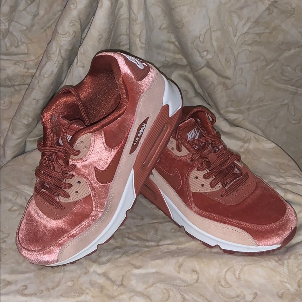 Nike women’s air max 90 LX